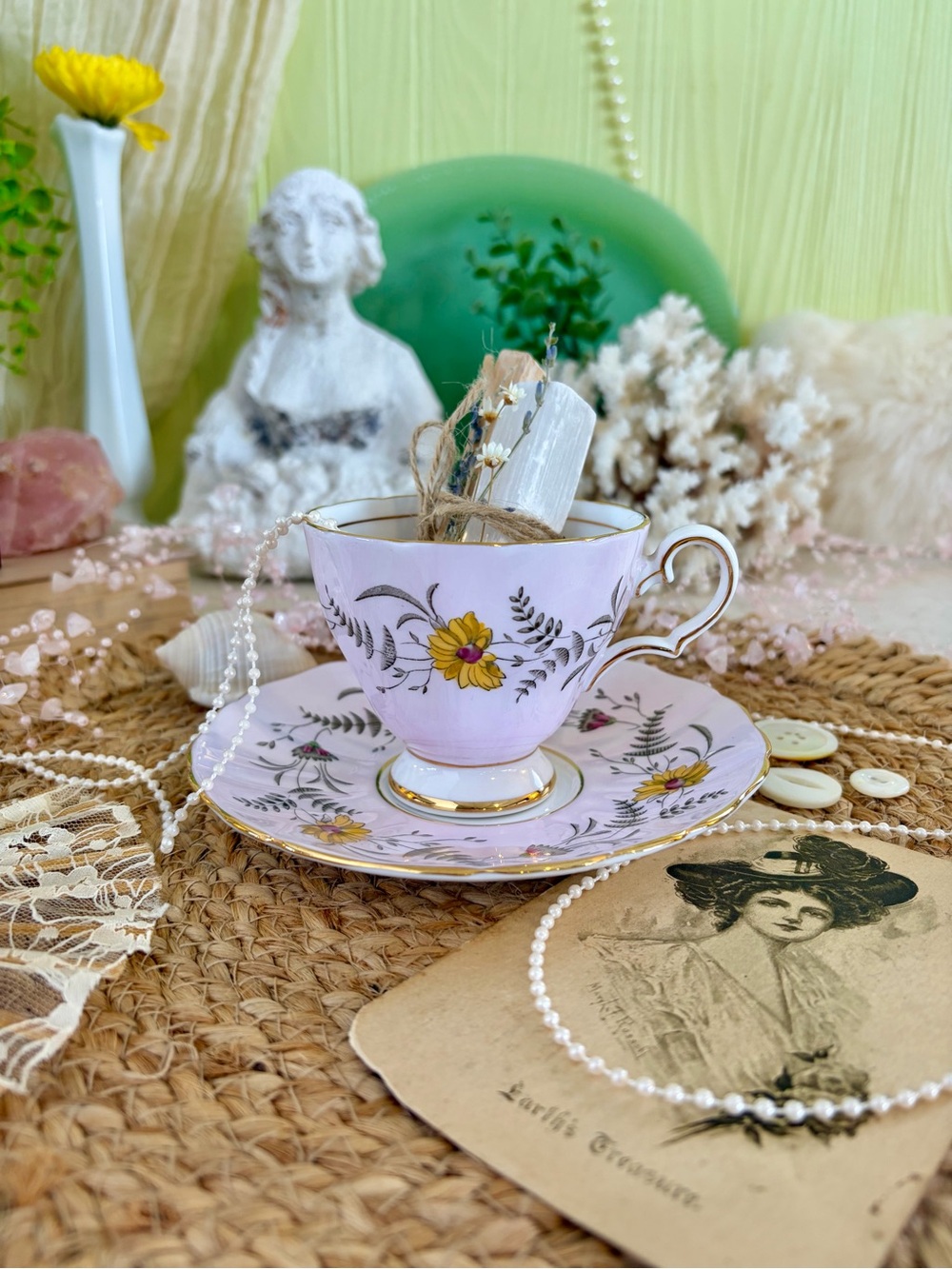 Vintage Floral Tea Cup & Saucer Set 🌼 Unique Home Decor / Antique  / Eclectic